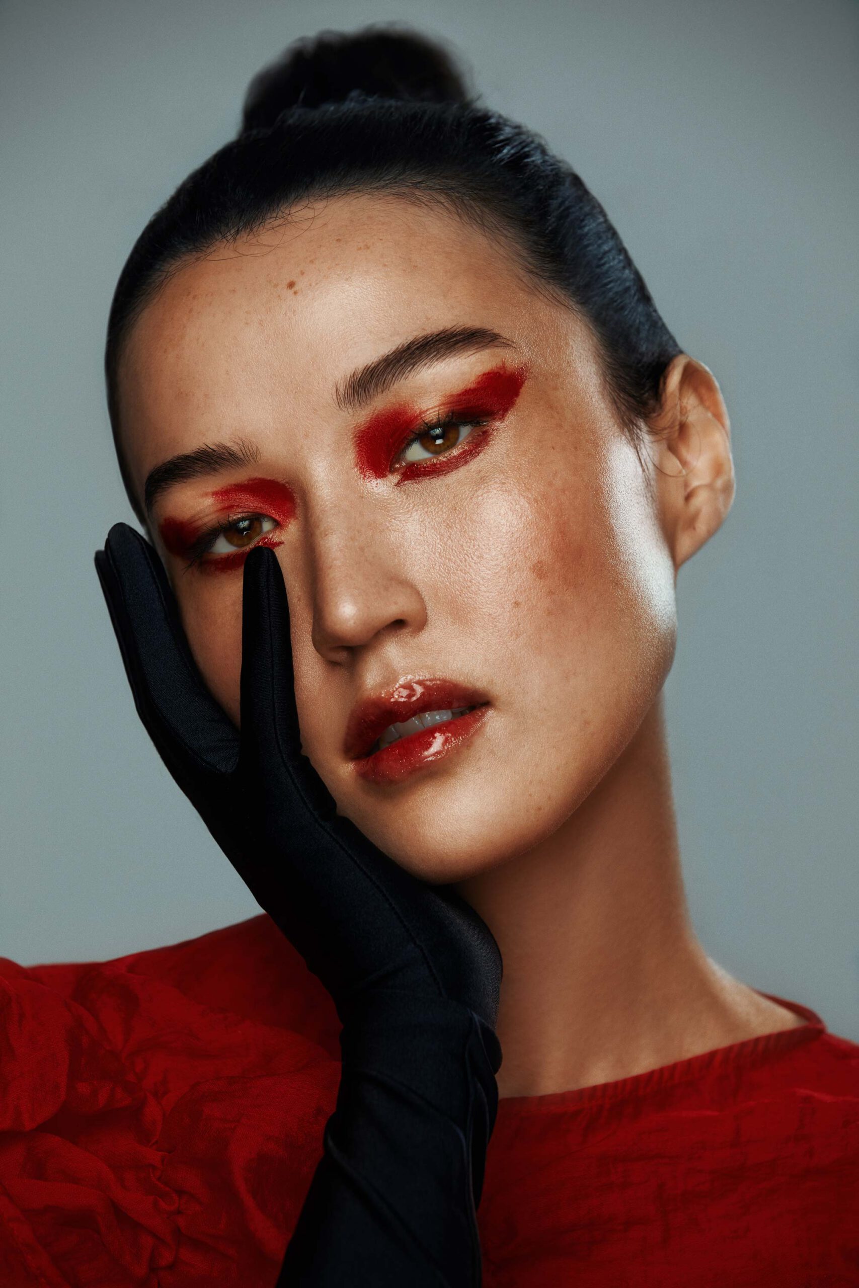 Photo portrait professionnel en studio à Montréal, Photoshoot beauté artistique mannequin asiatique avec maquillage créatif