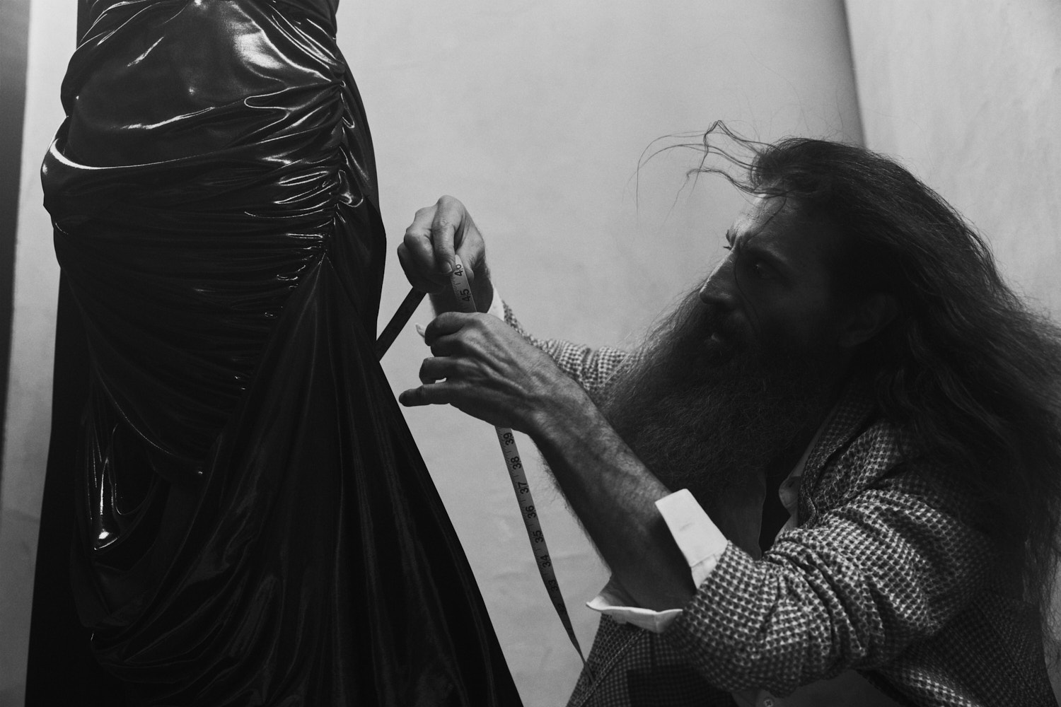 Photographie editorial conceptuelle avec David Lahaye racontant une histoire d'un designer de mode